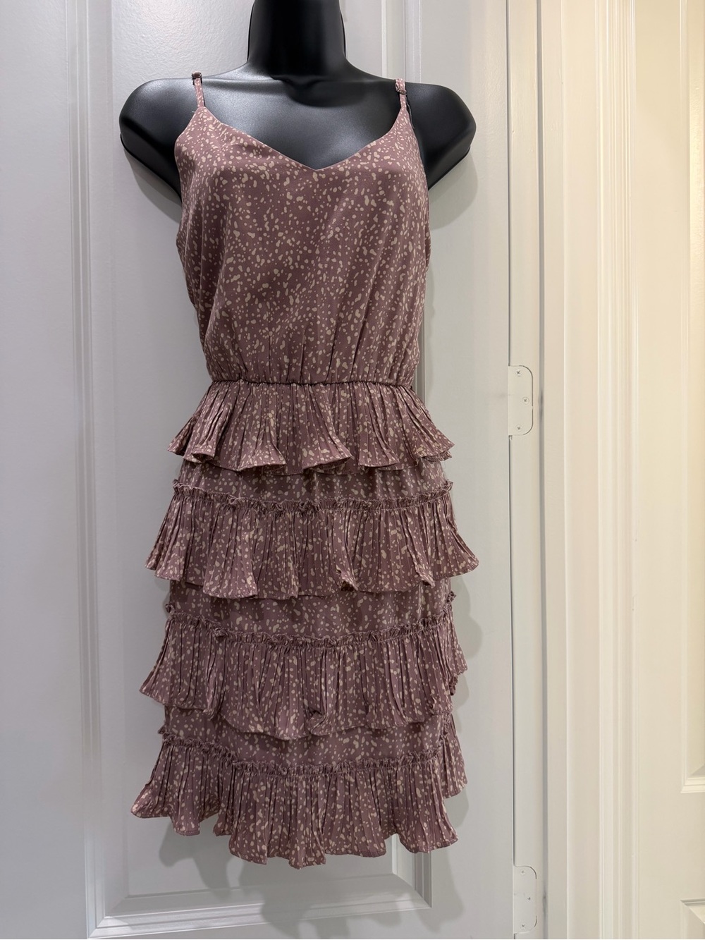 Emmer & Oat Mauve Tiered Ruffle Pleated Mini Dress Small